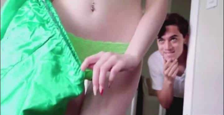 xxxฝรั่ง พี่สาวจับน้องชายเย็ดสวิงกิ้ง Lexi Lore & Sheena Ryder 5